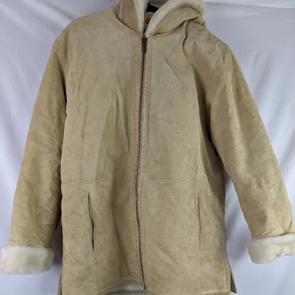 PRE -OWNED, ST JOHNS BAY WOMEN'S SUEDE LEATHER COAT, SIZE LARGE. - Picture 2 of 11